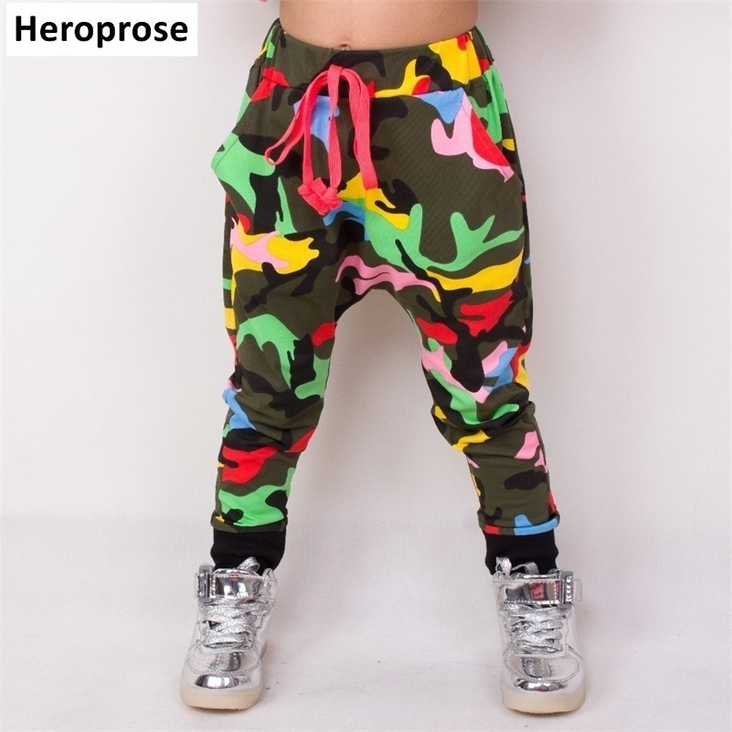 

Heroprose New Children's Spring Summer Hip Hop Dance Harem camouflage Leisure Sports kids Boys Big Crotch Skinny Pants LJ201019, Camo