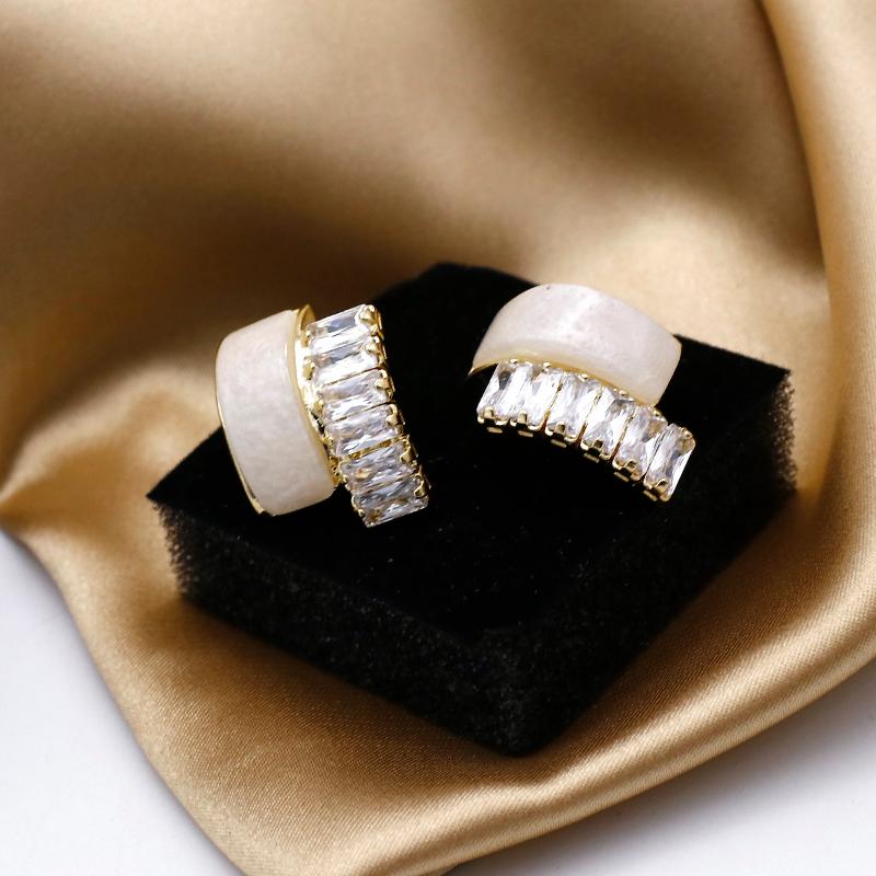 

AMORCOME Korea Fashion White Zircon Crystal Drop Earrings Cat Eye Stone Earrings Eardrop Simple Temperament Female Jewelry 2020