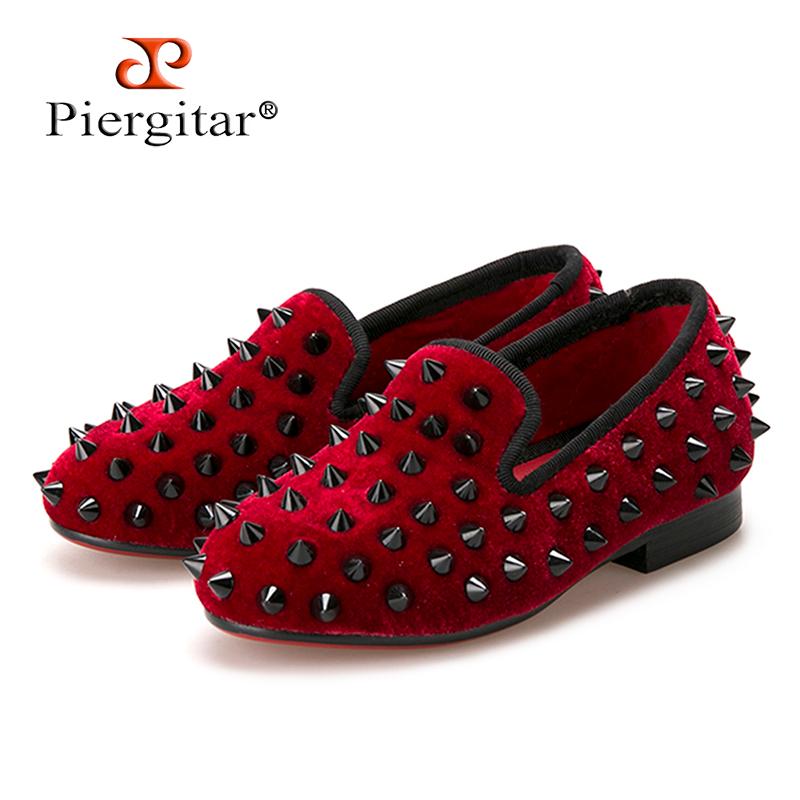 

Piergitar handmade parental shoe same men loafers design red velvet child rivet shoes party and wedding kid slippers loafers