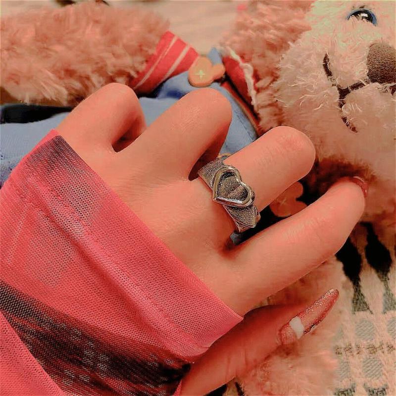 

2020 New Japanese Individuality Glaze Leather belt Love Heart Glitter Sequins Metal Rings for Women Party Aesthetic Ring jewelry