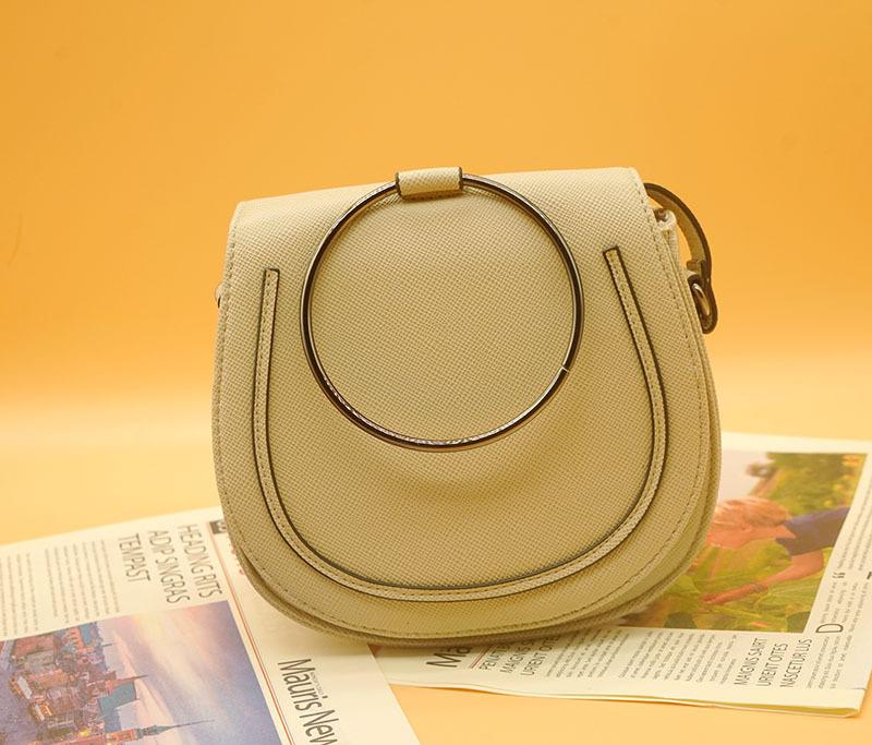 

2021 New Female Fashion Versatile Large-capacity Checked European and American Vintage Single-shoulder Diagonal Cross Bucket Bag, Beige