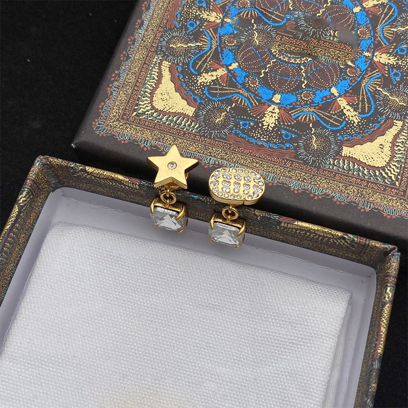

Earrings Jewelry Womens Diamonds Designer Earring Ear Studs Square Drill Star Letter Luxurys Asymmetry Silver Needle Habbly