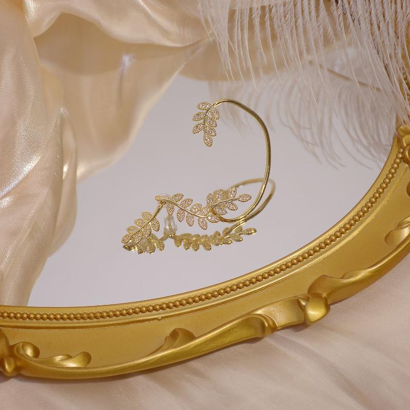 

Shiny Side New Accessories Crystal Leaves Stud Earrings for Women Fashion Jewelry 1 Pcs Elegant Zirconia Earrings