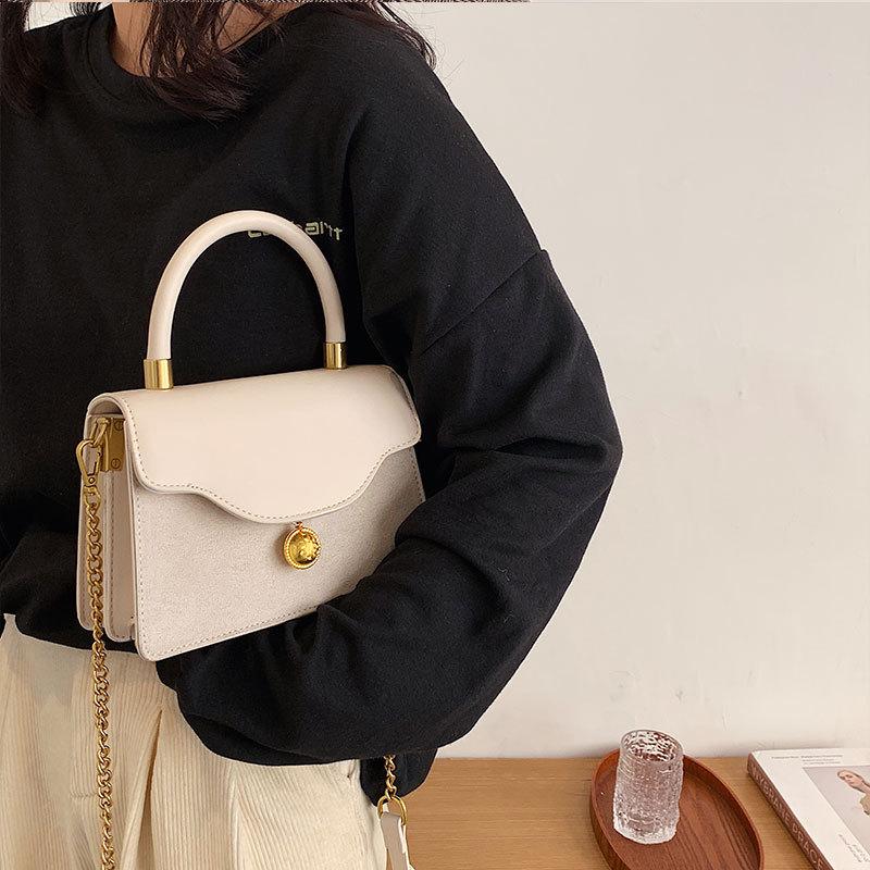 

High Quality Western Style Handbag2021new Trendy Fashion Ladies Atmospheric Chain Messenger Bag Frosted Texture Small Square Bag, White.