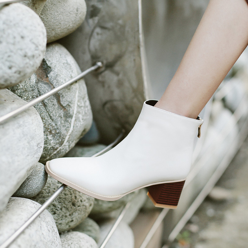 

2021 Genuine Woman Cow Europe and the States Put Together Traditional Short Fashion Boots of Winter Women Fa 034V, Black