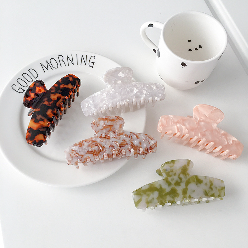 

Length 10.8 CM Large A Word Pattern Hair Clamps Women Acetic Acid Bath Wash Hair Claw Clips European Female Scrunchies Ponytail Headdress Hairpins 5 Colors