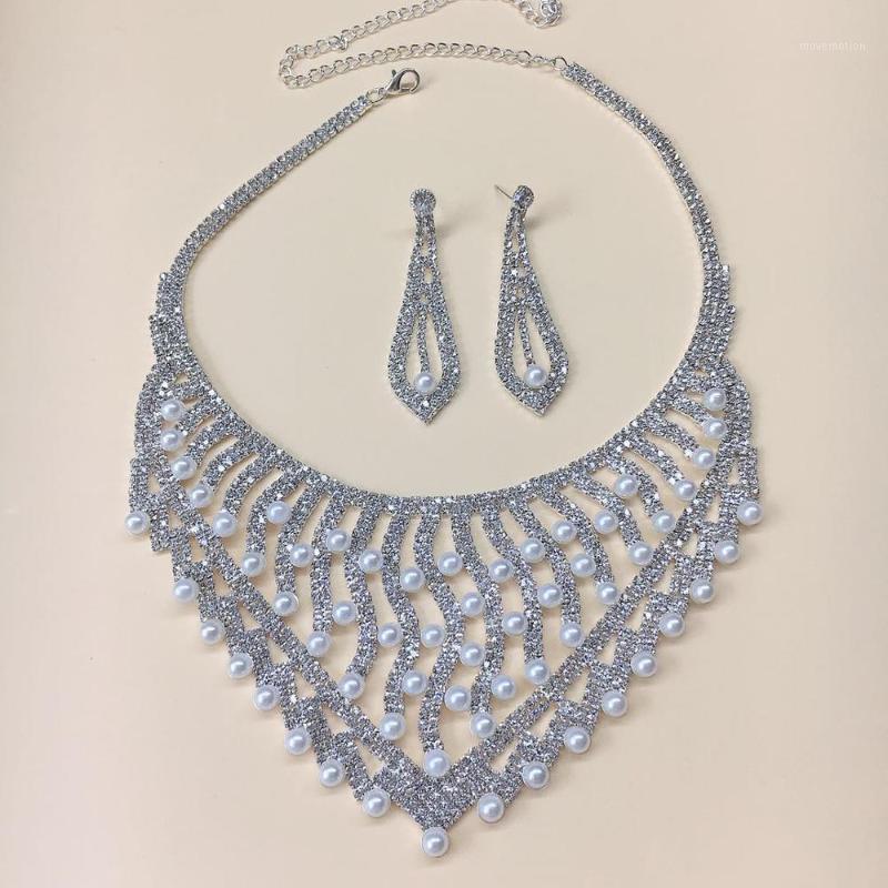 

New fashion and hot selling exaggerated large set of two piece pearl necklace and exquisite crystal necklace for Valentine's Day1