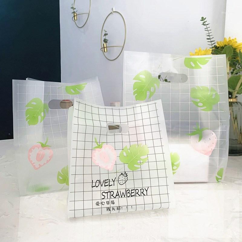 

50pc Frosted Plastic Bags Strawberry Pattern Clothing Store Shopping Bags Christmas Wedding Party Giftr Bag Candy Packaging Bag1