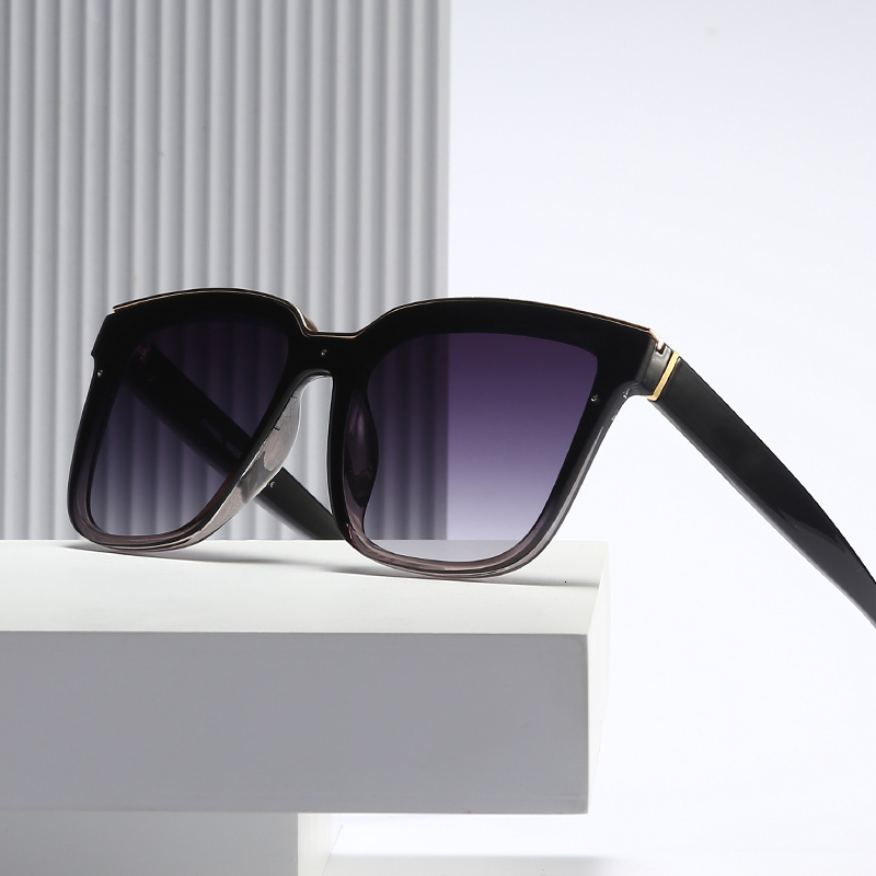 

2021 Luxo Brand New Arrival Palorized Female Classicr Square Design Frame Sunglasses Fashion Man to Traveler N83o