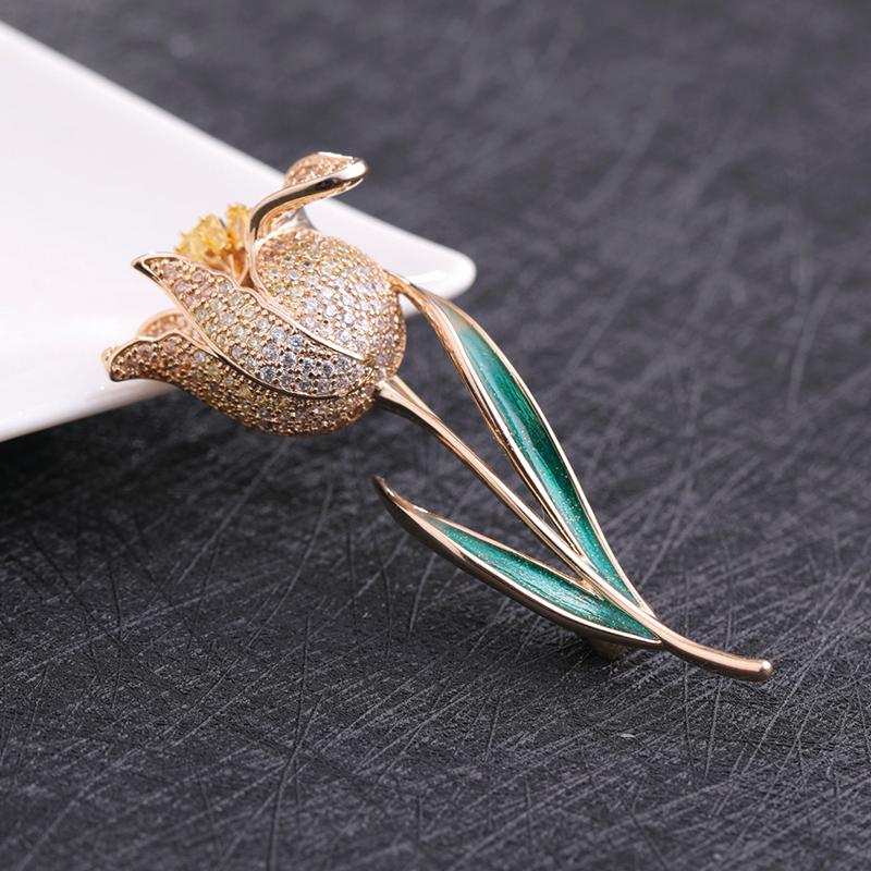 

Pins, Brooches 2022 Elegant Crystal Flower Brooch Beautiful Tulip Cubic Zirconia High Quality Enamel Green Leaves Pins For Mother