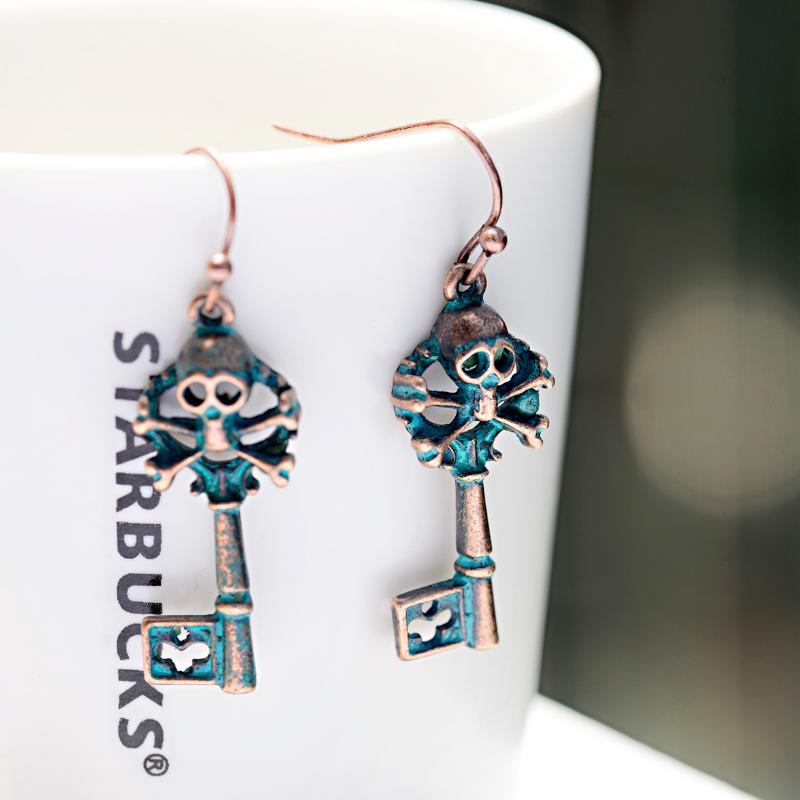 

Fashion Punk Style Pendant Earrings Vintage Copper Alloy Skull Pattern Key Shape Pendant Earrings 2021 Jewelry Gifts