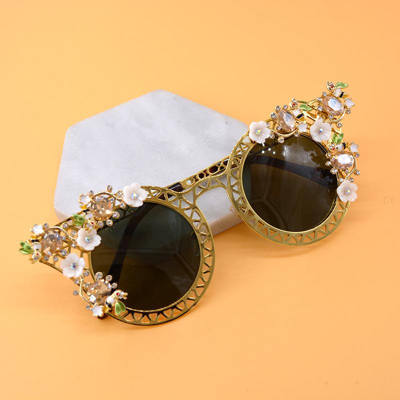 

2021 New Cat Women flower Sunglasses Vintage Retro Sun Glasses Luxury Diamond Small Ladies Rhinestone Female FML