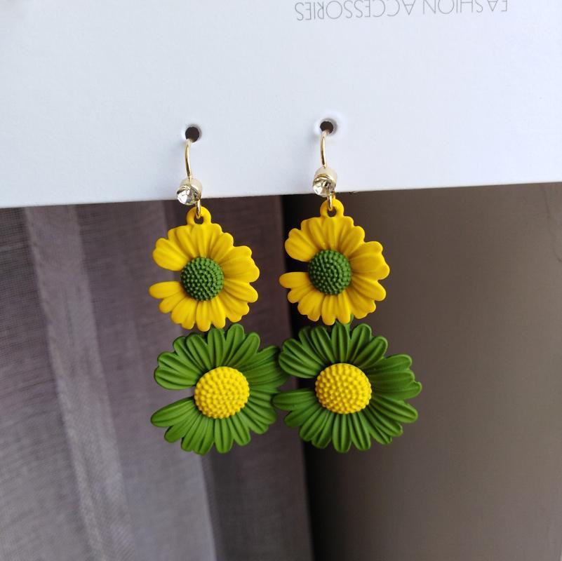 

Summer Fashion New Dangle Earrings for Women Cute Romantic Chrysanthemum Flowers Tassel Long Big Earrings Gifts Accessories 20201