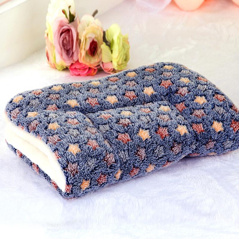 

Good Quality Dog Cat Rest Blanket Breathable Pet Cushion Dog Cat Bed Soft Warm Sleep Mat, Snowflakes