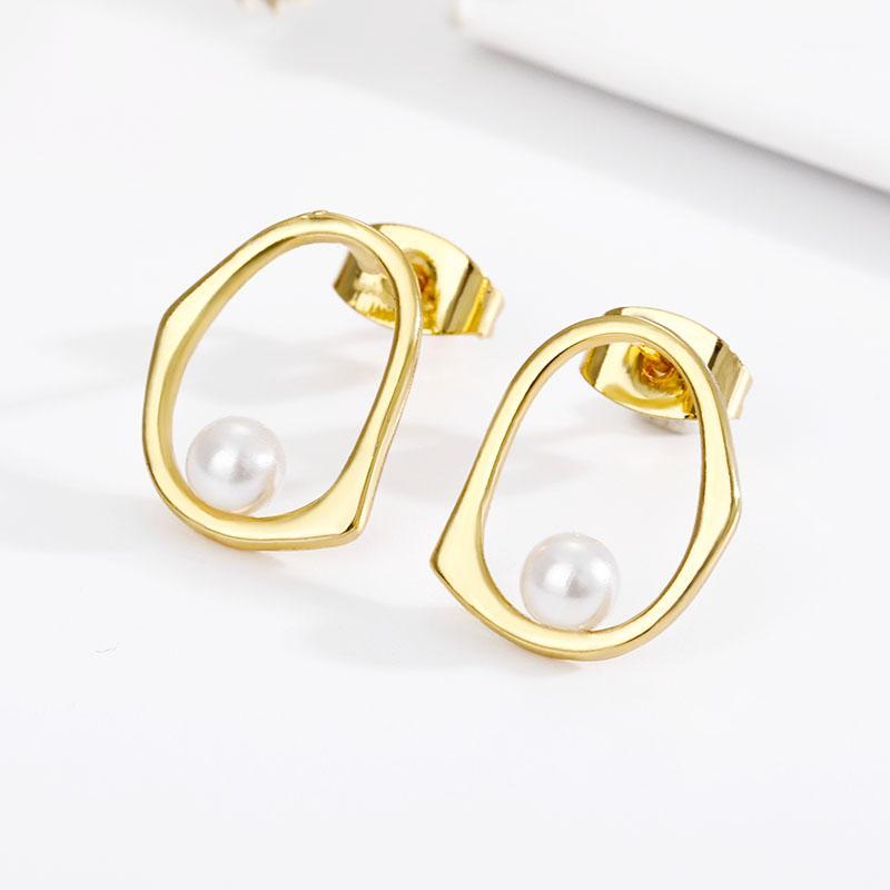 

Retro Metal Irregular Temperament Geometric Imitation Pearl Earrings Girl Small Fresh And Sweet Design Banquet Pendant Earrings1