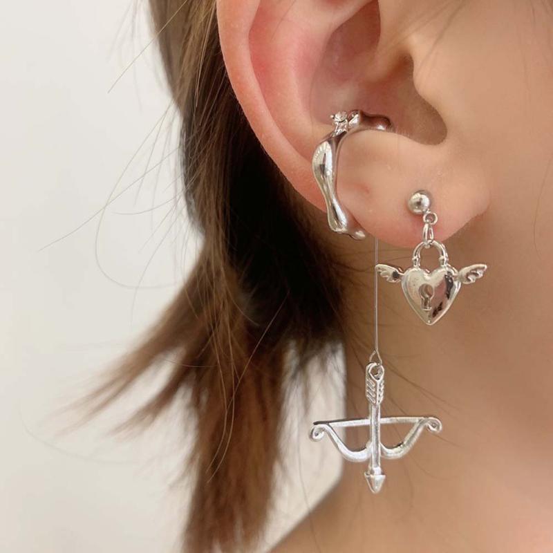 

Cupid's Arrow Trendy Stud Earrings Cool Metal Female Personality Simple Wild Earrings Heart Pendant Asymmetry Jewelry