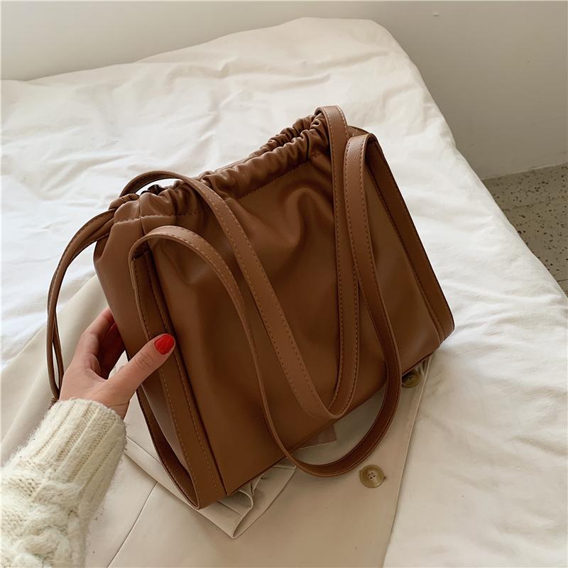 

Folded Drawstring Bucket Bag 2021 Large Capacity Handbags Travel Female Crossbody Bag, Black