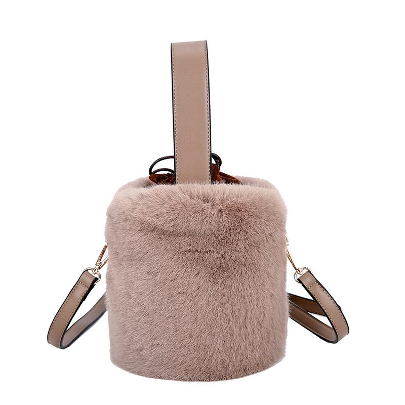 

Plush Small Bag Female New Furry One-shoulder Messenger Bag Wild Portable Bucket, Black
