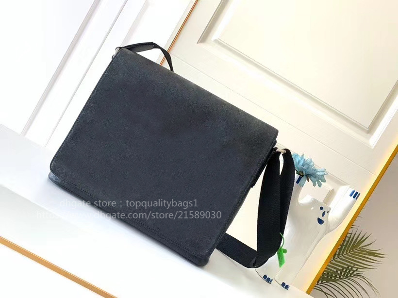 

Hot sold Fashion 32cm Genuine leather Top quality monogramme men luxurys designers messenger bag designers Classic shoulder bag Free Shipin, Black letter