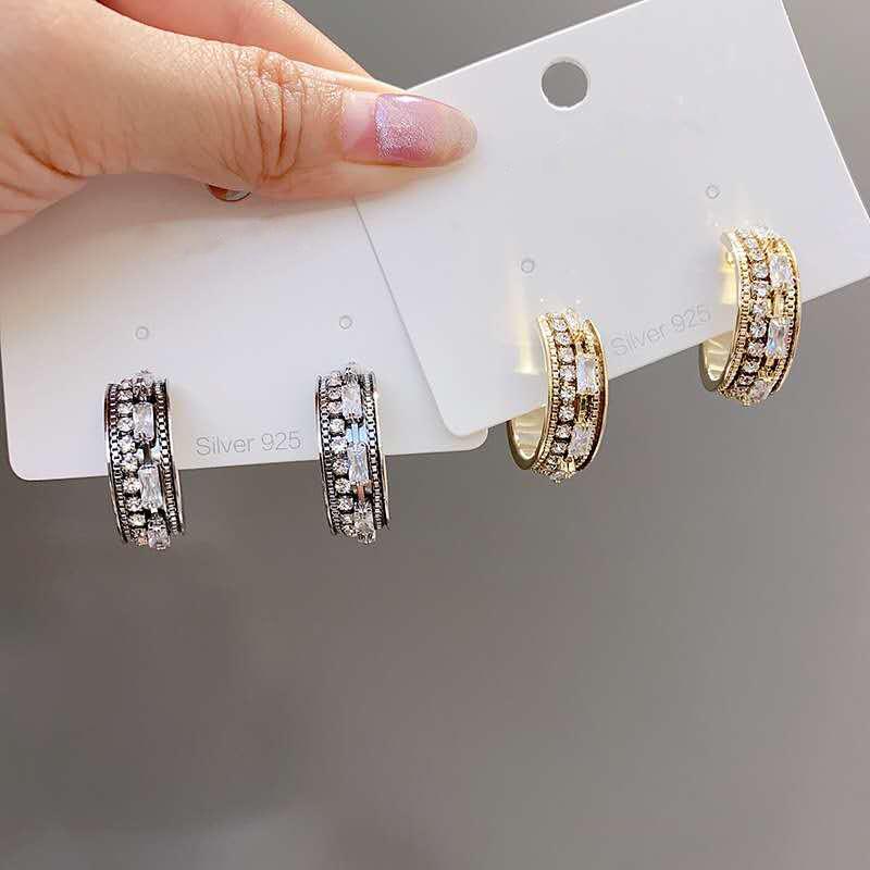 

Hoop & Huggie Shiny Crystal C Shape Earrings For Women Half Pave Cubic Zirconia Ring Oorbellen Trendy Statement 2021