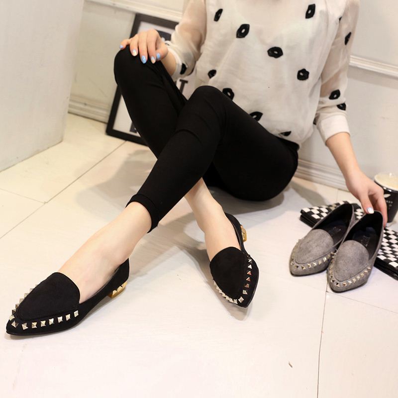 

2021 New Spring and a Large Tip Code Suede Shoes Low Rivet Shallow Mouth RATQ, Grey