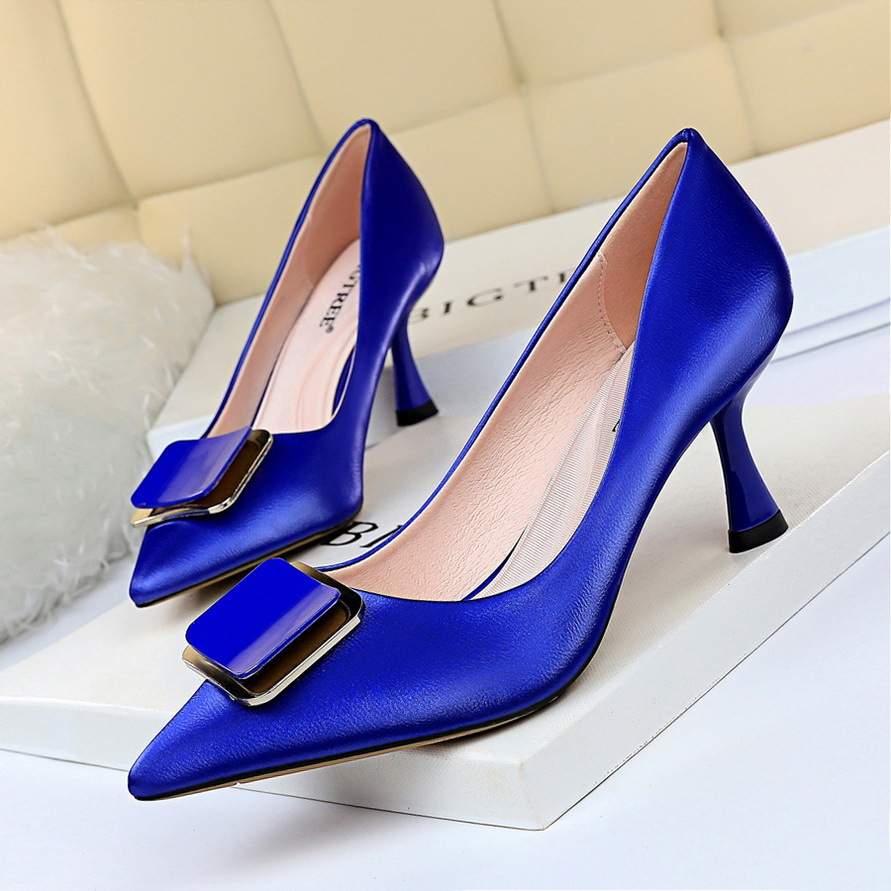 

2021 New European and American-style Jiu Bei Shallow Mouth Pointed to Metal Belt Buckle Career or Heels Shoes Ts7e, Silver