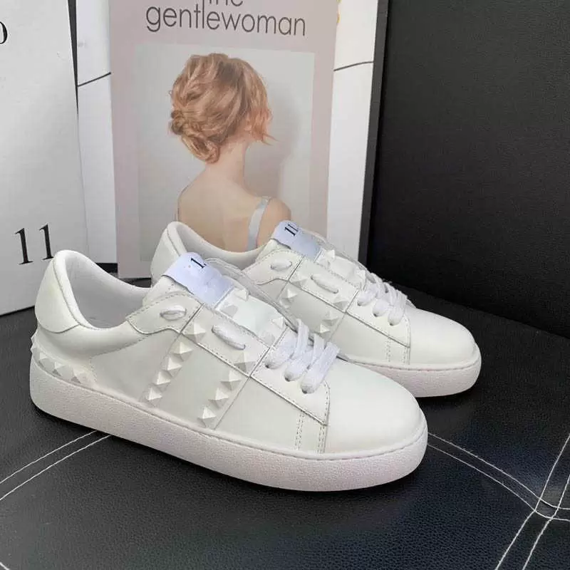 

2022 Luxury Designer Dress Shoes Rockrunner Backnet Perforated Sneakers Bands White Black Leather Trainer With Box 35-45