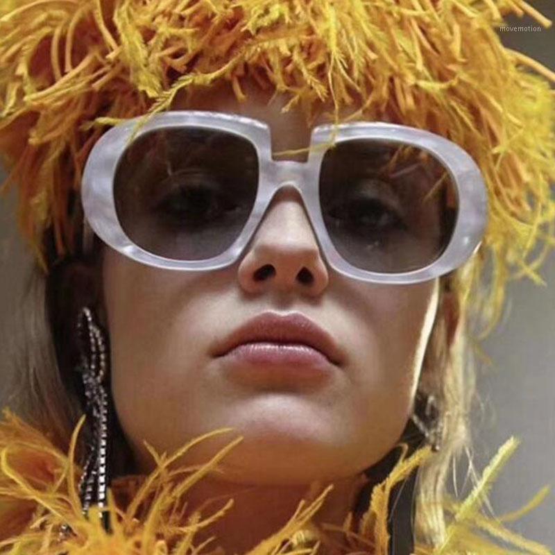 

2020 Fashion Design Square Sunglasses Women Vintage Flower Rivet Sequin Frame Gradient Sun Glasses For Female UV4001