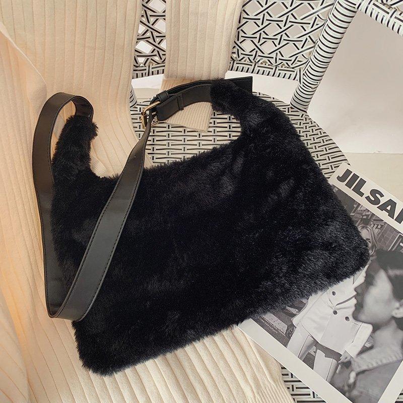 

Autumn and Winter Women's One-Shoulder Underarm Plush Pouch Women's 2021 New Style Fashion All-match Furry Handbag, Black