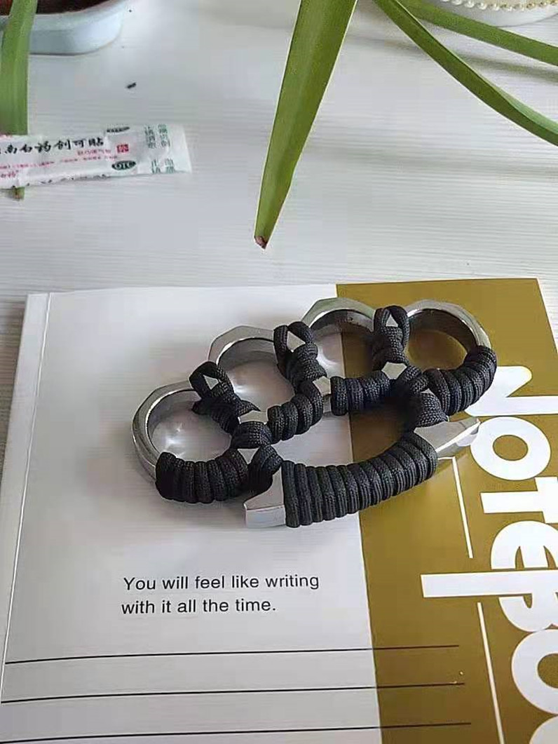 

Glass fiber tiger finger four finger hand brace hand buckle boxing set self defense weapon ring ring ring legal self defense fighting supp96