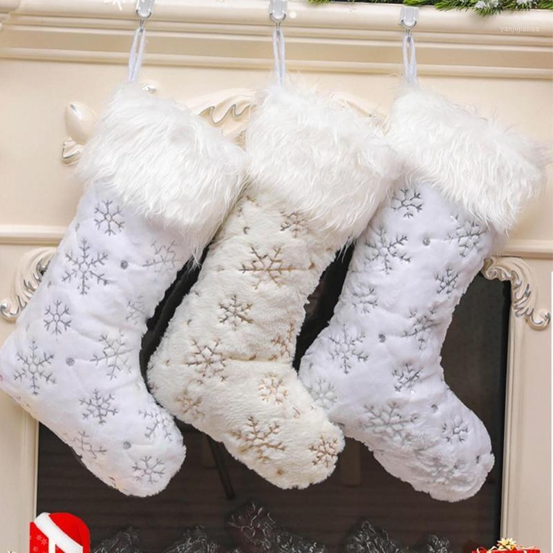 

20 Inch Snowflakes Christmas Socks White Plush Candy Socks Gifts Bag Fireplace Hanging Xmas Stockings Family Party Decoration1