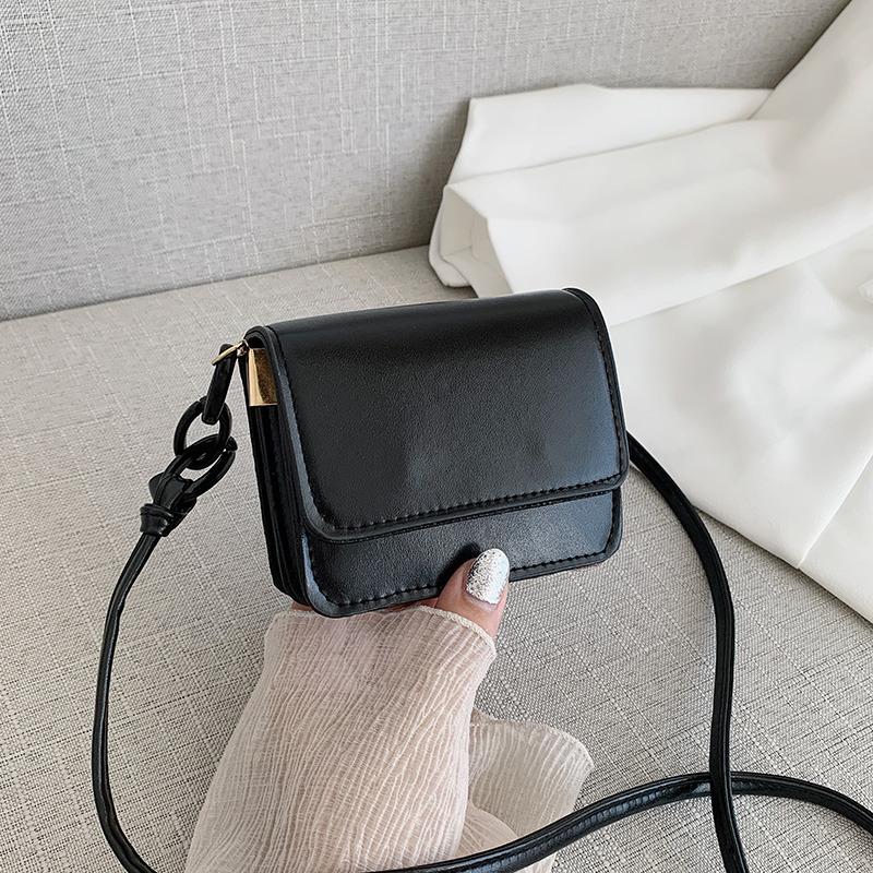 

One-shoulder bag sloping small square bag