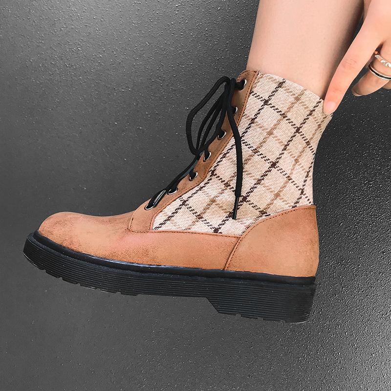

European Station New Women's shoes in autumn 2021 British style large thick bottom Plaid boots retro short boots, Black