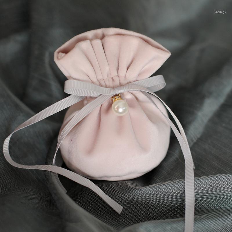 

20pcs Europe gift bags with hand Velvet cloth wedding candy box baby shower gift box packaging party favors Event Party Supplies1