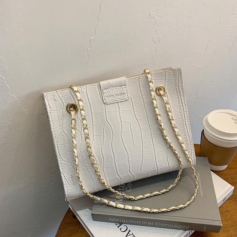 

Chain messenger bag single shoulder small square bag