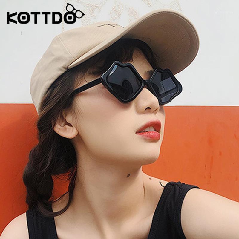 

KOTTDO Classic Fashion Plastic Beach Lips Sunglasses Women Vintage Brand Designer Transparent Pink Sunglasses Women Uv4001