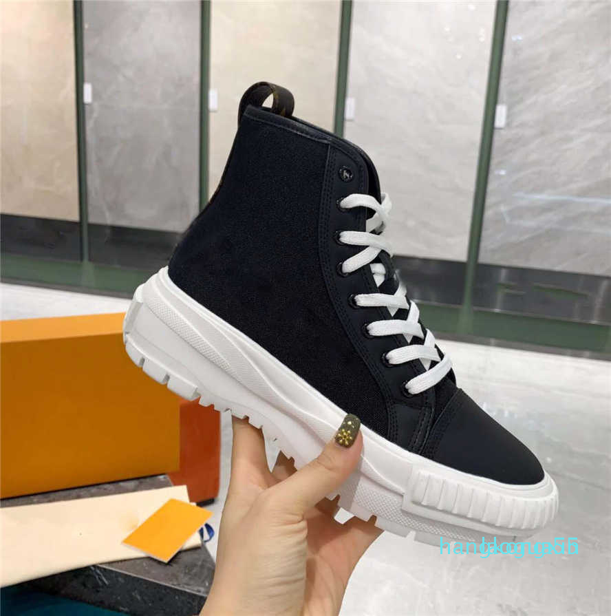2022 Designer SQUAD Sneaker Boots Fashion BEAUBOURG Ankle Boot Calfskin Chunky Martin Winter Ladies Silk Cowhide Leather Platform Flat High1