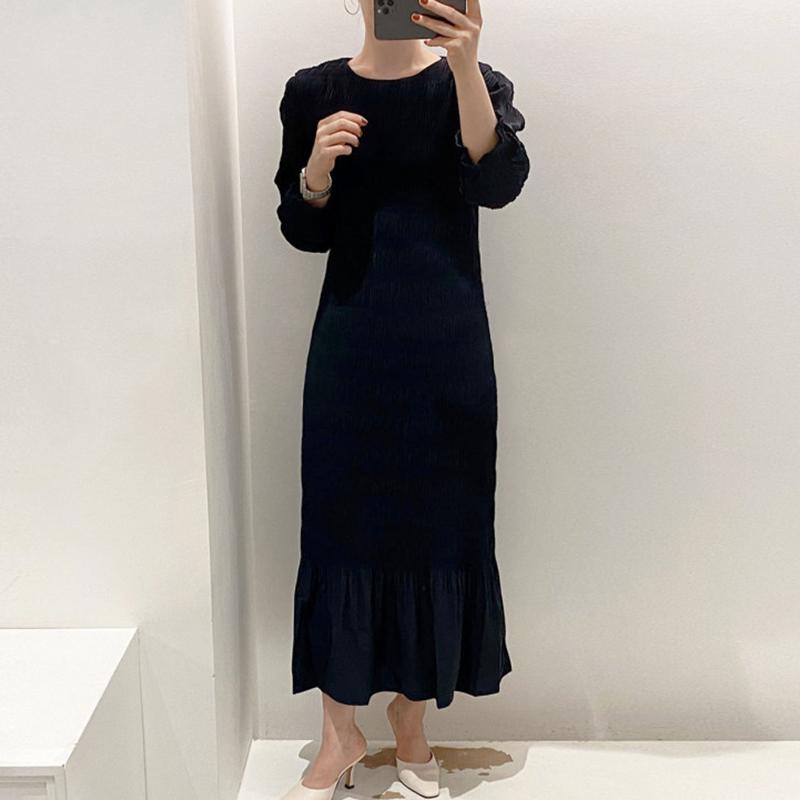 

2021 Korean New Chic Autumn Round Neck Pleated Slim Long-sleeved Hem Fashionable Ruffle Mid-calf Dress, Black