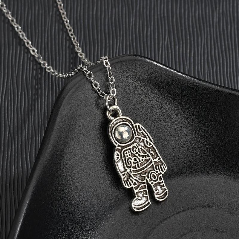 

Astronaut Pendant Necklace Galaxy Planet Necklace For Women Jewelry Antique Sliver Rocket Spaceship Earth Plane Collier
