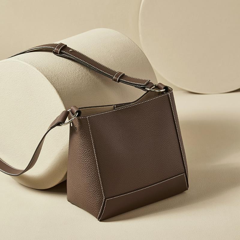 

Autumn and winter 2021 new leather women's bag retro One Shoulder Tote Bag Fashion large capacity messenger Commuter, Black