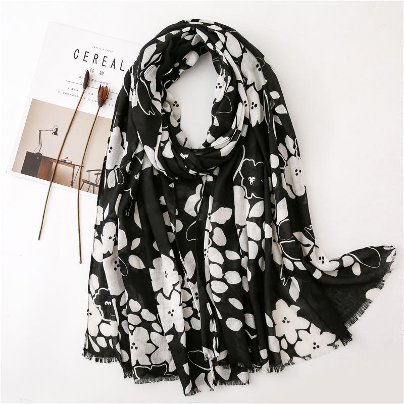 

2021 Autumn lady beach Sunscreen tassels Shawls ethnic style white Print silk Scarves winter Cotton and Linen Scarf