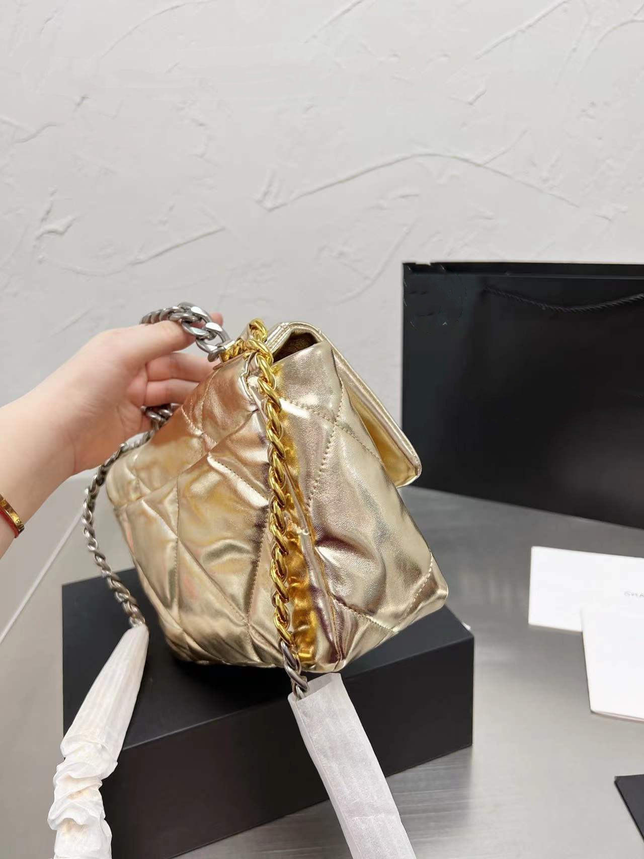 

Designer women's Brand bag genuine leather handbag Sheepskin Rhombic design Shoulder bag Vintage Gold and silver splicing chain 5 colors purses handbags, 5 with logo