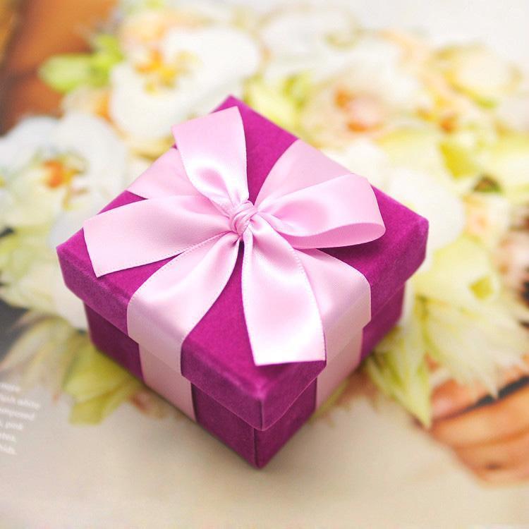 

top qunlity 7*7*5cm Velvet wedding gift box for guest , BLS41
