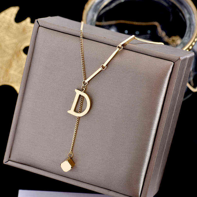 

Design Women's Necklace Fashion Net Red Simple Letter Valentines Gift Pendant Short Sweater Chain Gold Necklaces For Women Y0121