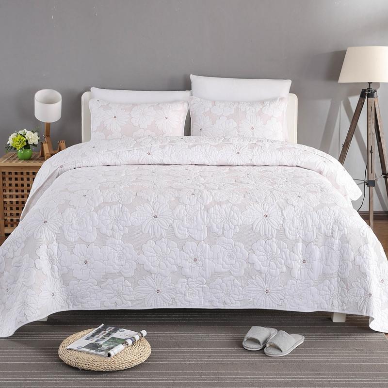 

Free shipping 100%cotton 3pcs elegant European embroidered quilted bed cover patchwork quilt bedspread full  king size