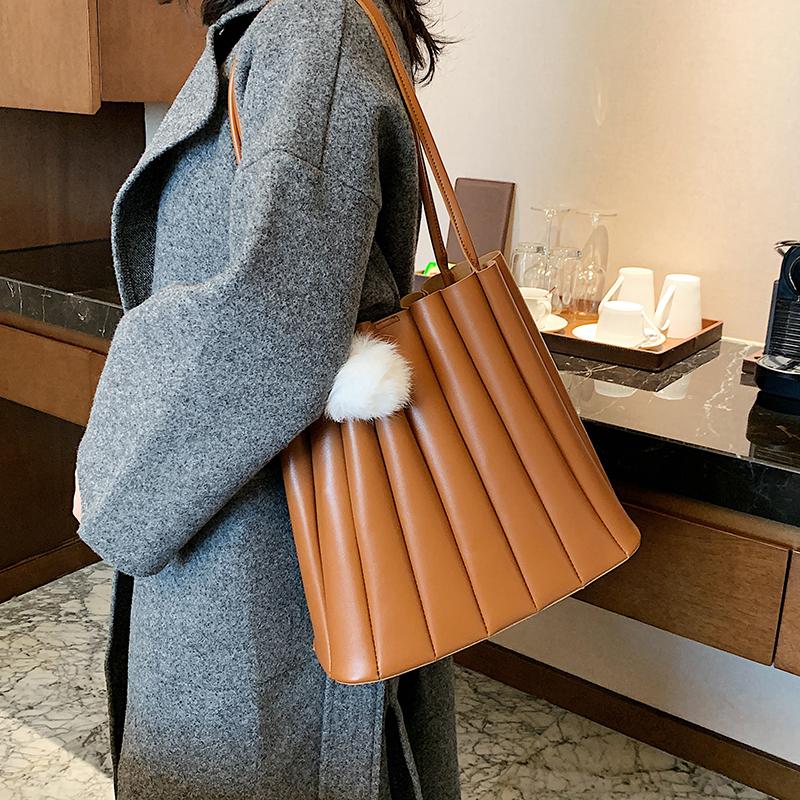 

Niche Design High-end Large-capacity Handbag New Fashion Shoulder Bag 2in1 Underarm Bag Bucket Tote Width: 30cm, Black