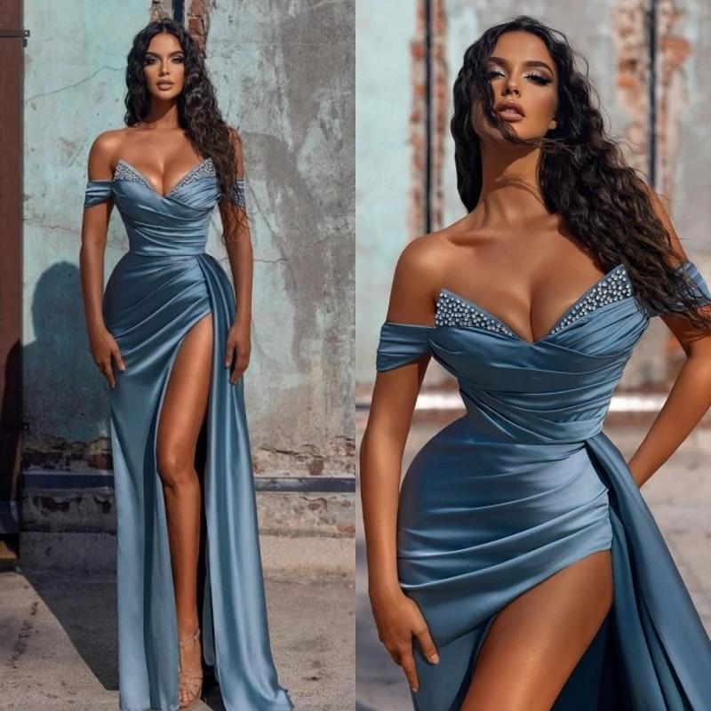 

2022 Off Shoulder A line Prom Dresses Sexy Crystal Sexy Split Side Pleat Evening Gowns Sleeveless Court Train robes de soirée, Orange