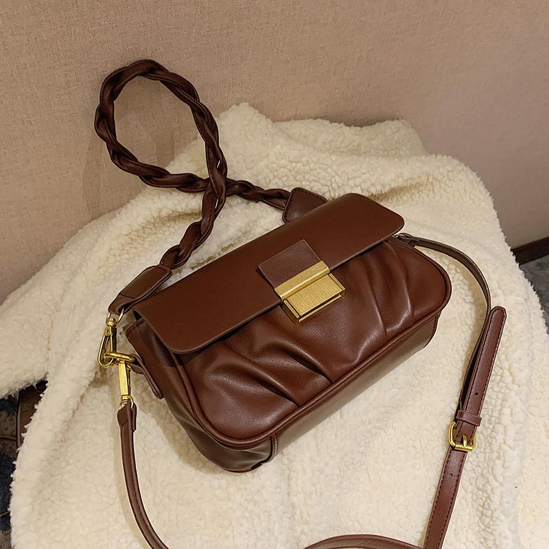 

Niche Design Popular Handbags 2021 New Fashion Messenger Bag Korean Shoulder Square Bag Underarm Dual-use Width: 22cm, Black