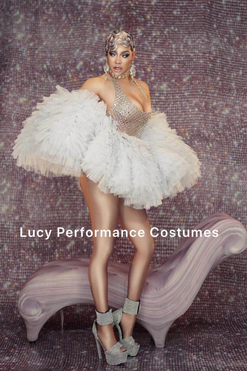 

Elegant White Tutu Dresses for Women Sexy Off Shouler Crystal Party Outfits Summer Nightclub Stage Costumes with Mesh Sleeve