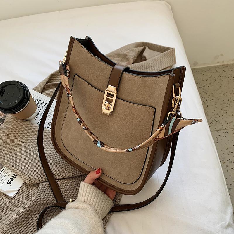 

Fashion Brand Popular This Year Large-capacity Bags Women New Trendy Fashion Crossbody Net Red One-shoulder Armpit Bucket Bag, Black